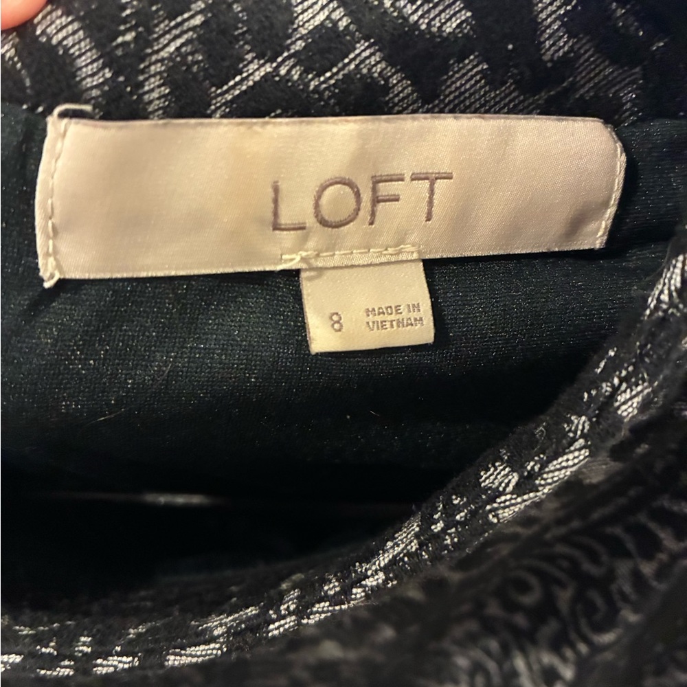 LOFT Black and Gray Long Sleeve Dress
Sz 8 - Picture 4 of 5